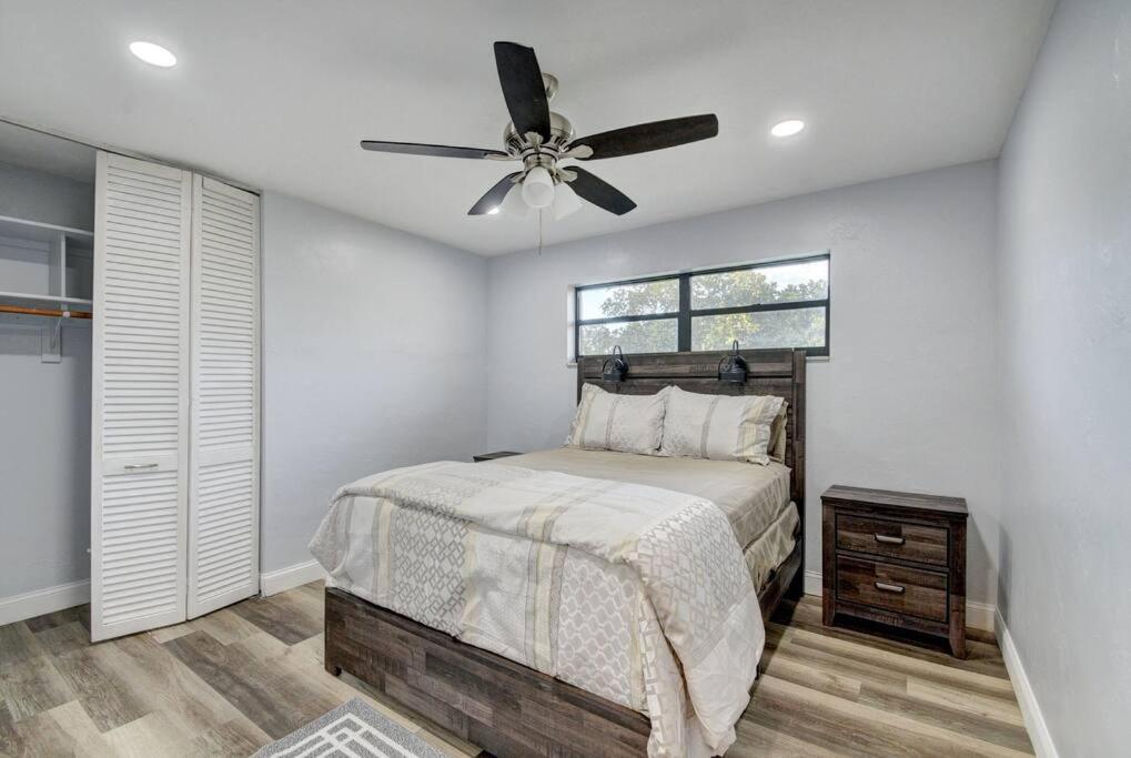 Ananda Farmhouse And Retreat. Lake Worth Beach Exterior foto